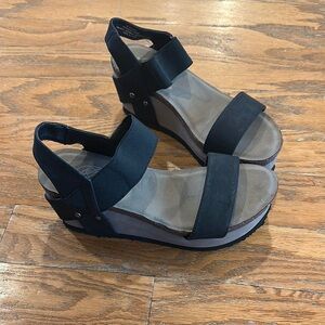 Hocus Pokus Jenny Black Wedge Sandals
